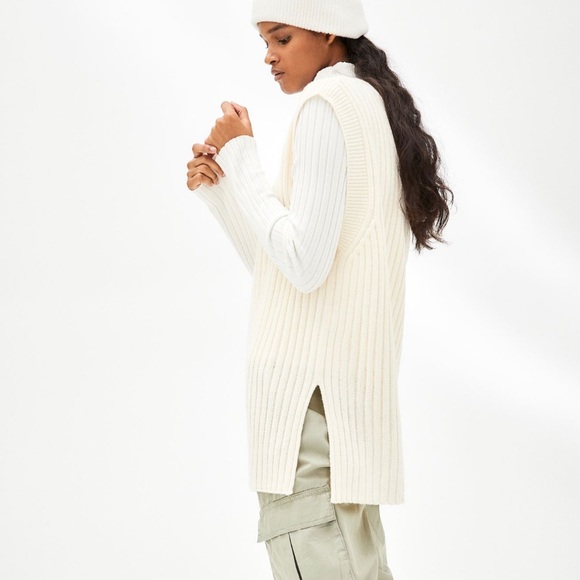 Beige sweater vest - Picture 3 of 5
